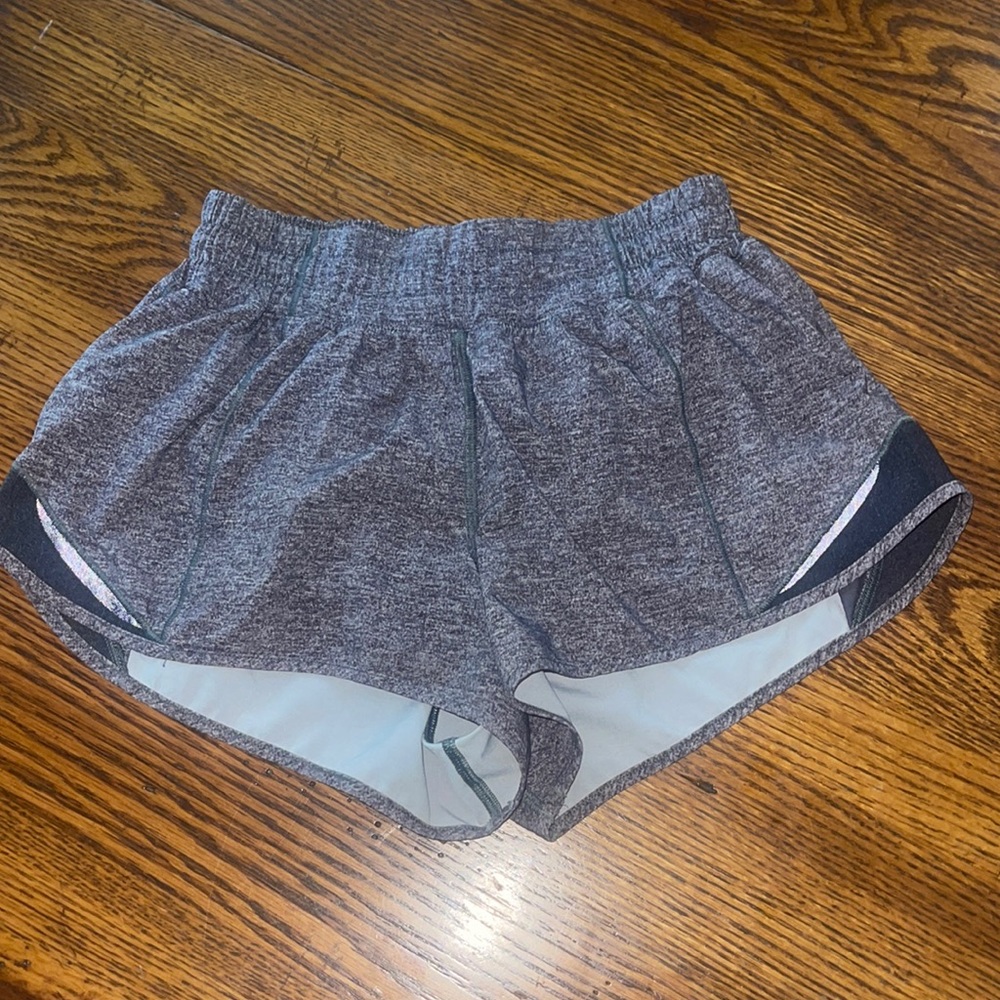 Lululemon Hotty Hot shorts, size 4, 2.5 in!